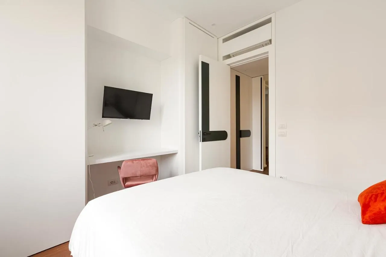 Modern & Comfortable Flat - Near Central Station ميلان شقة