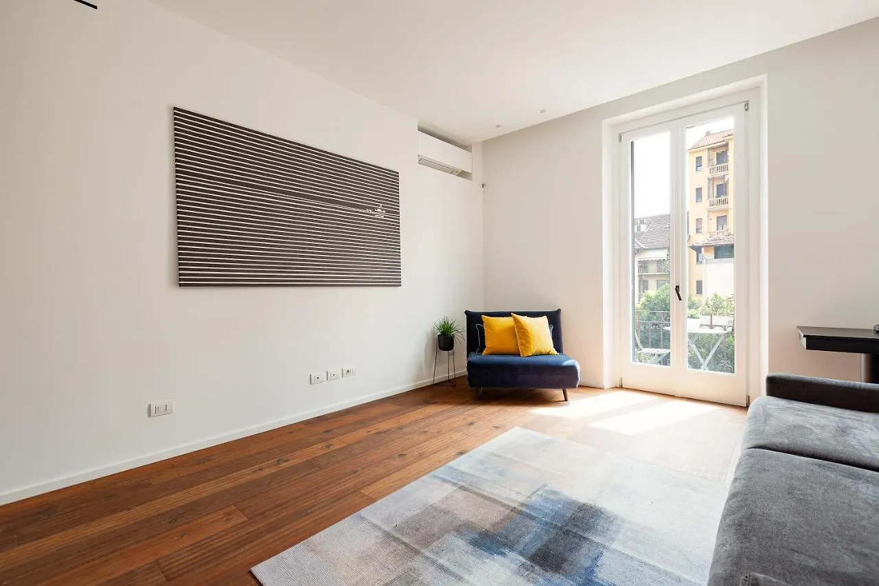 Modern & Comfortable Flat - Near Central Station ميلان إيطاليا